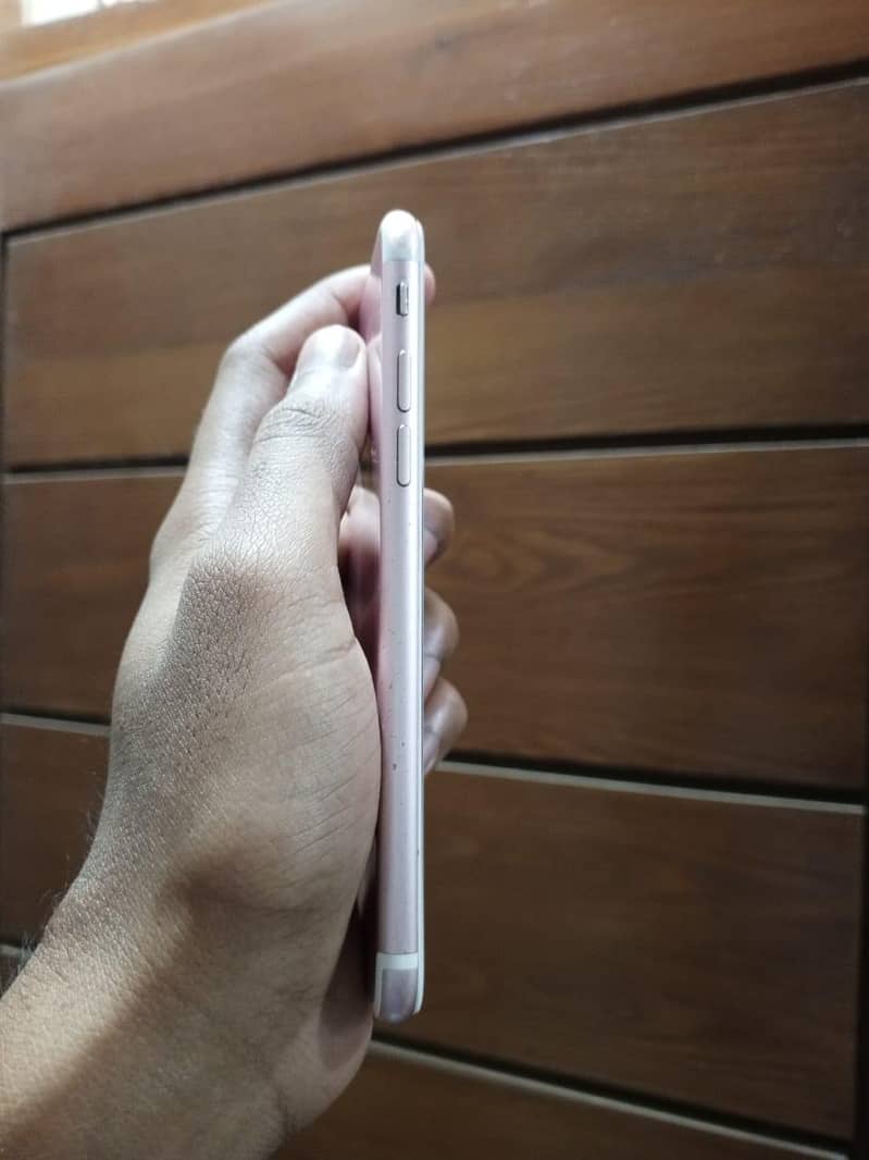 Apple iPhone 7 2