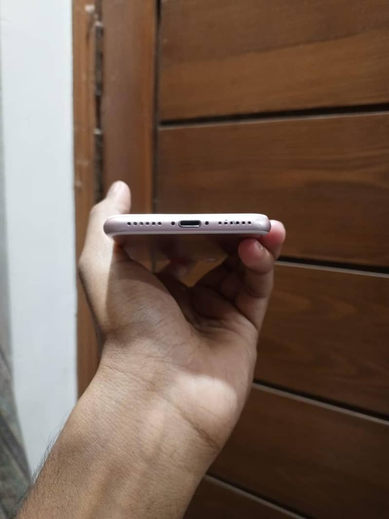 Apple iPhone 7 3