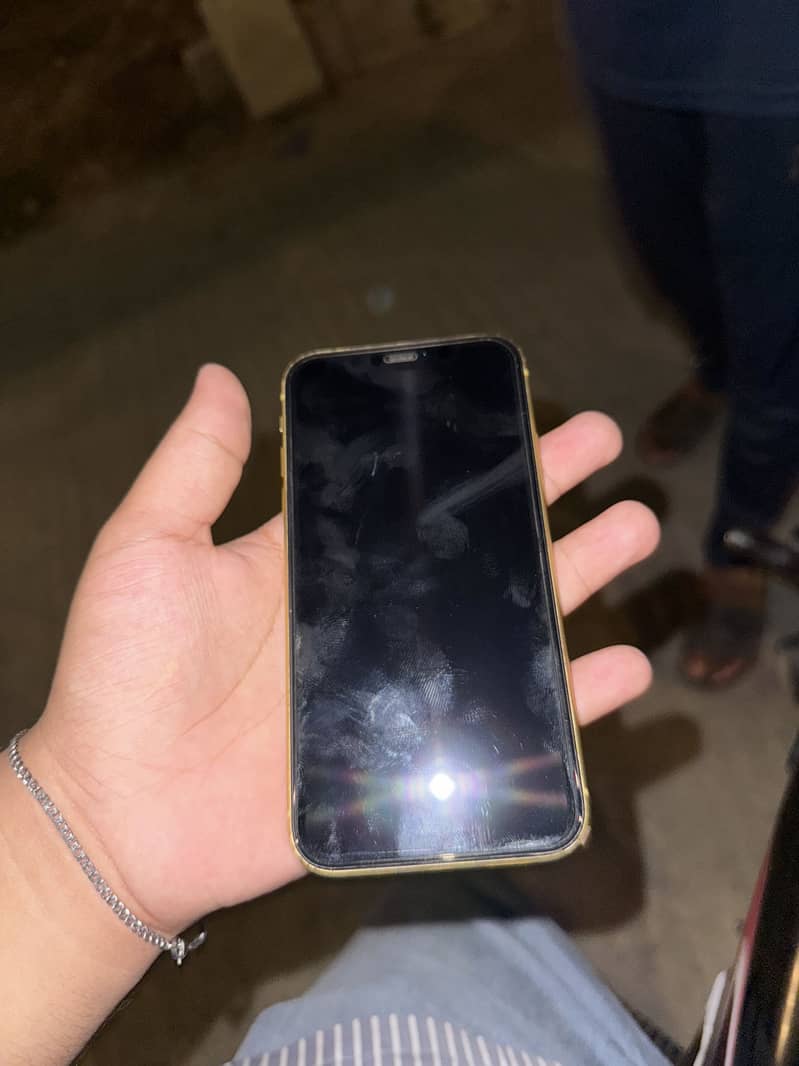 Apple iPhone 11 3