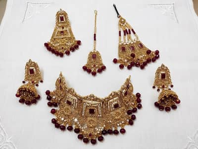 artificial  bridal jewelry set 1 time used conditions 10/10