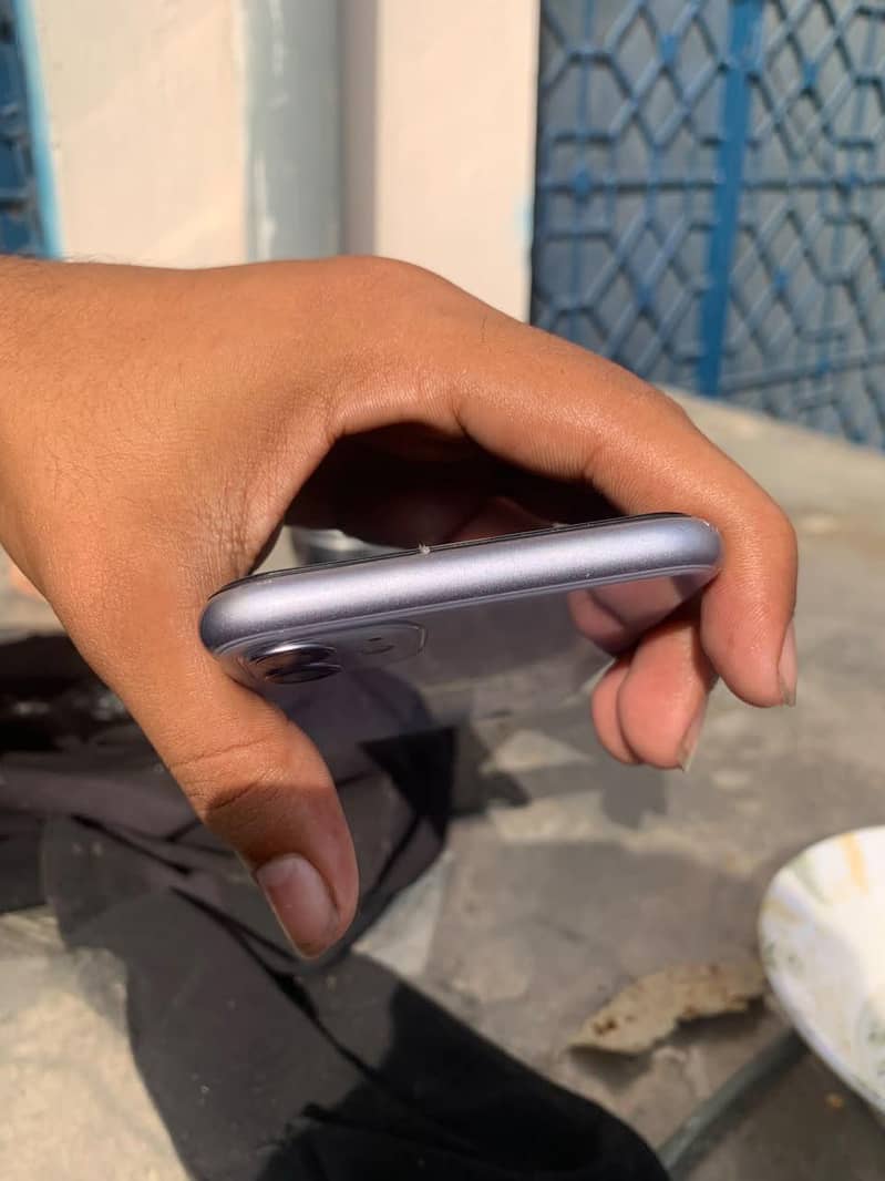 Apple iPhone 11 6