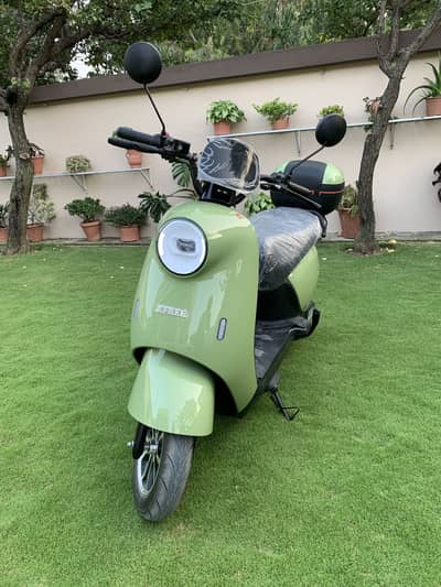 Brand New XFREE J-10CE-1 Electric Scooter