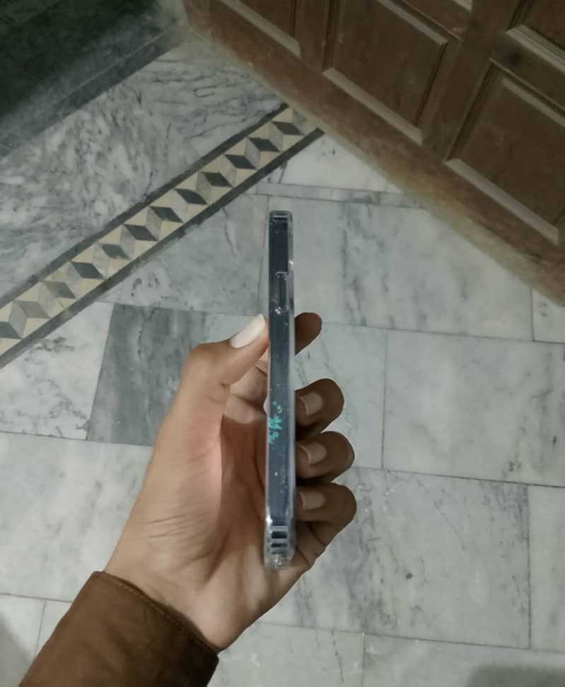 Apple iPhone 12 3