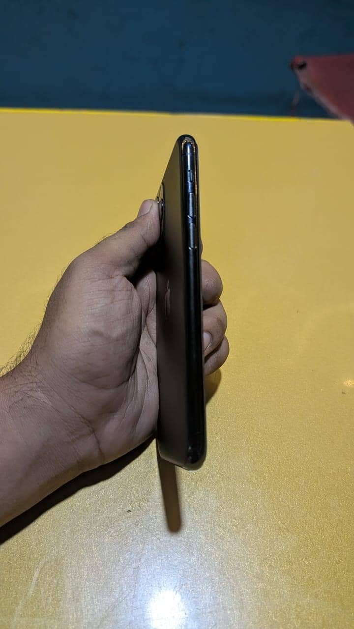 Apple iPhone 11 Pro 4