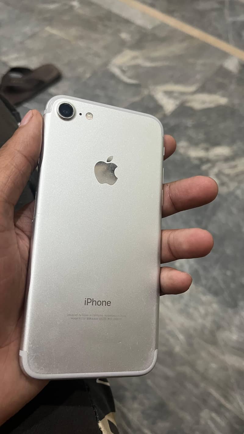 Apple iPhone 7 1