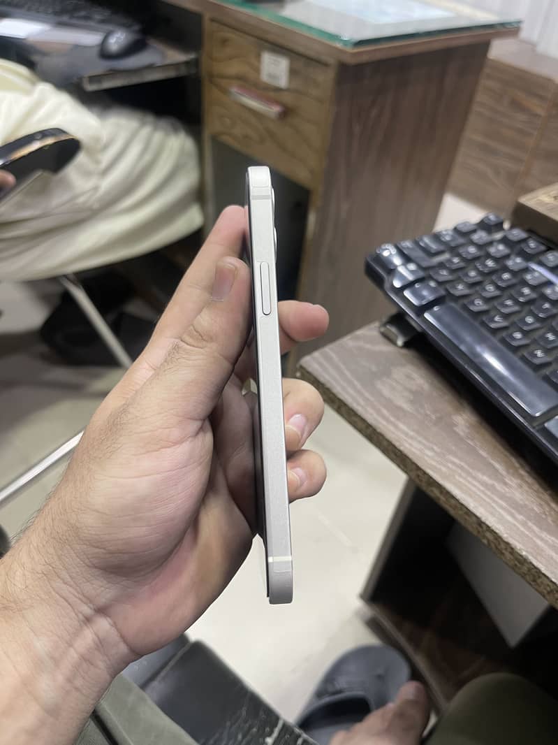 Apple iPhone 12 5