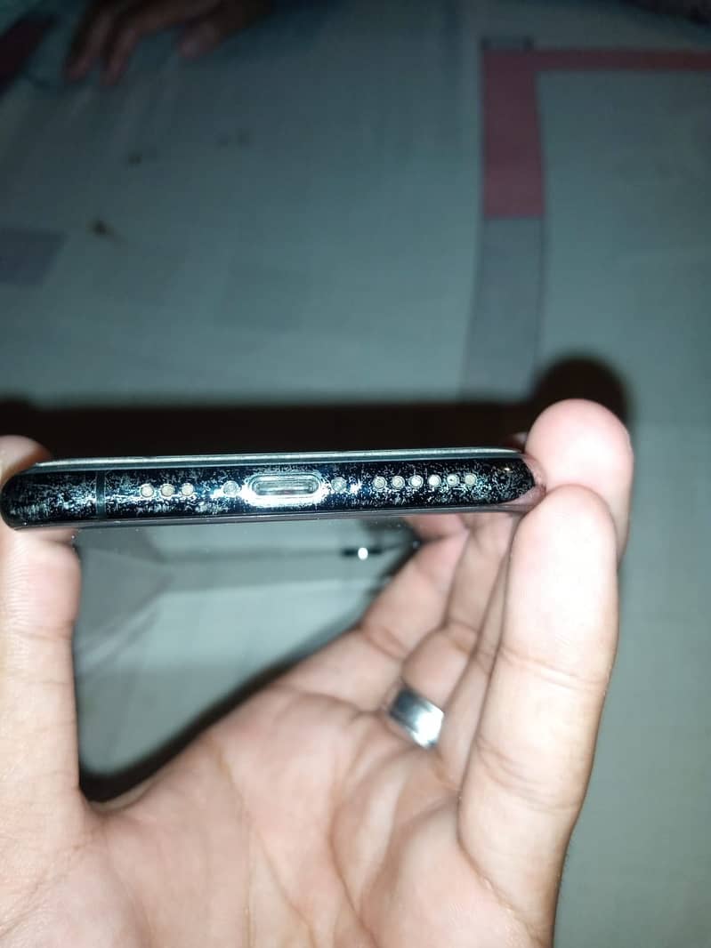 Apple iPhone XS 3