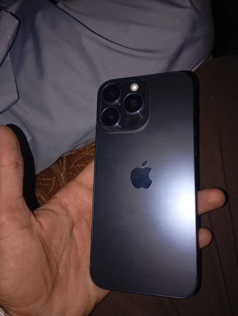 Apple iPhone 15 Pro Max 0