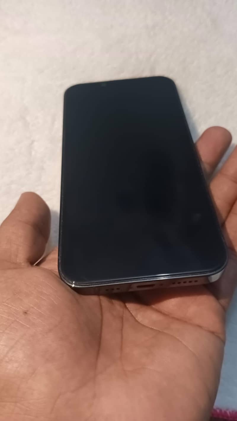 Apple iPhone 13 Pro 4
