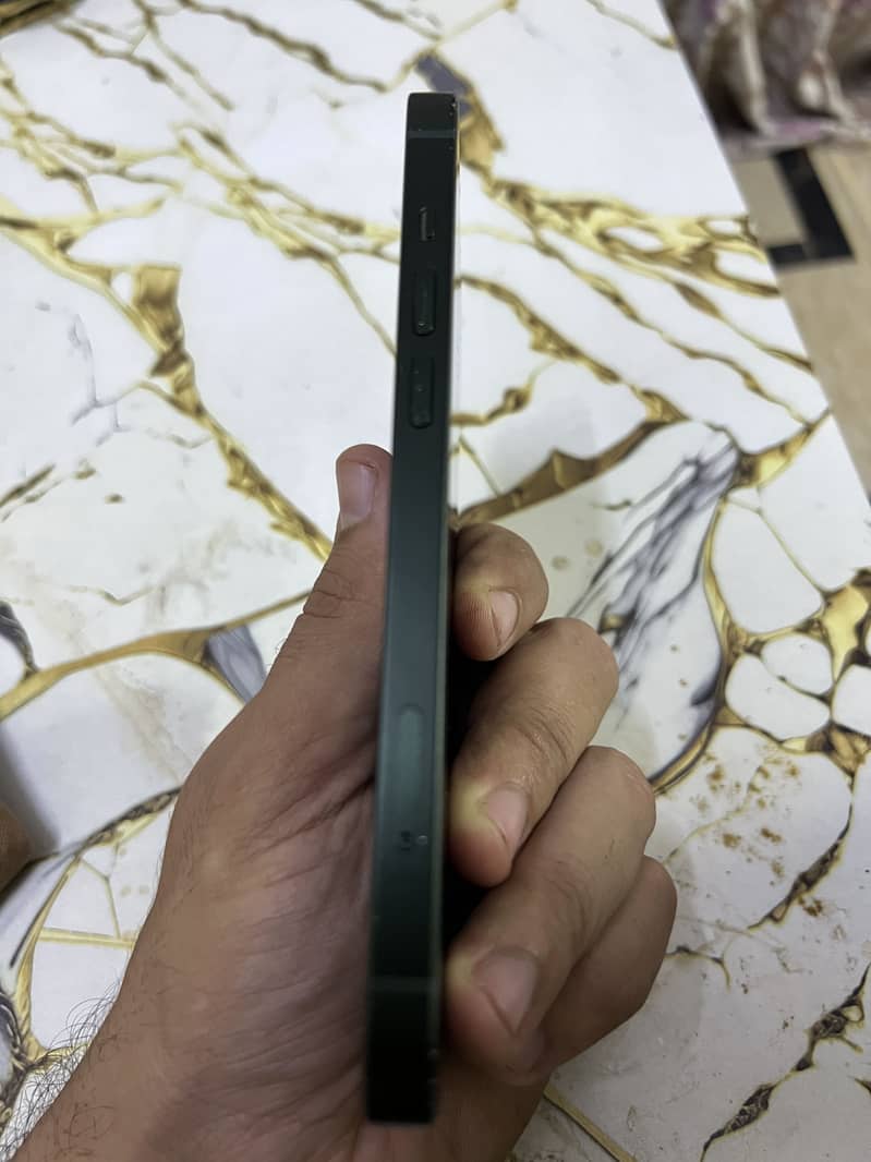 Apple iPhone 13 1