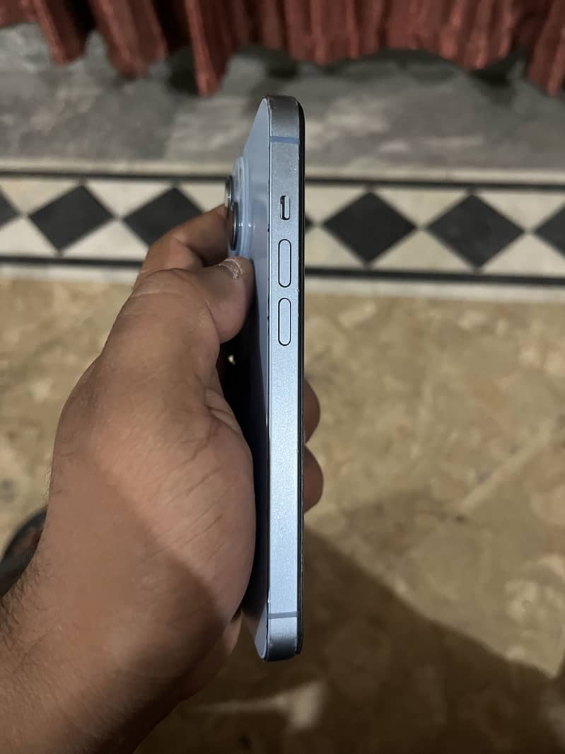 Apple iPhone 14 3