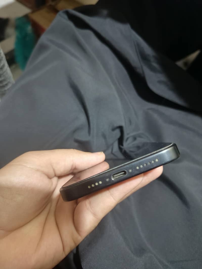Apple iPhone 15 Pro Max 2