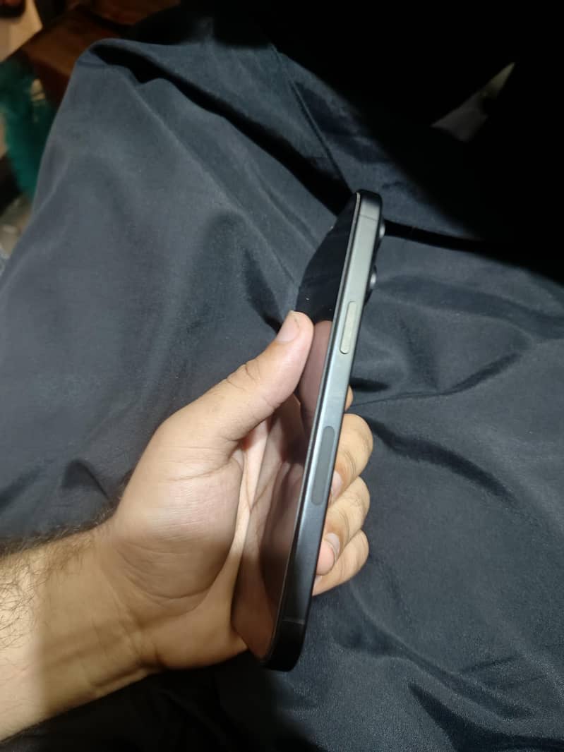 Apple iPhone 15 Pro Max 4
