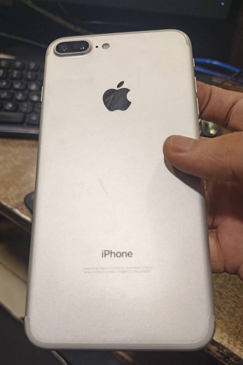 Apple iPhone 7 Plus 1