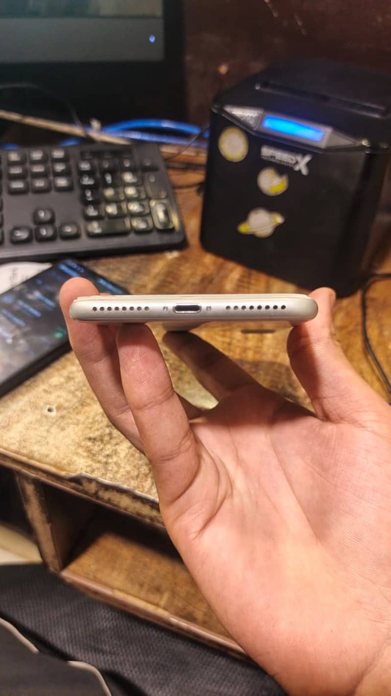 Apple iPhone 7 Plus 2
