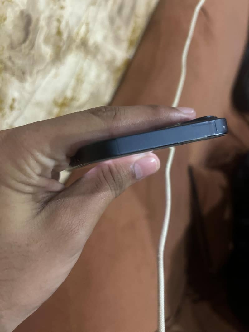 Apple iPhone 13 4