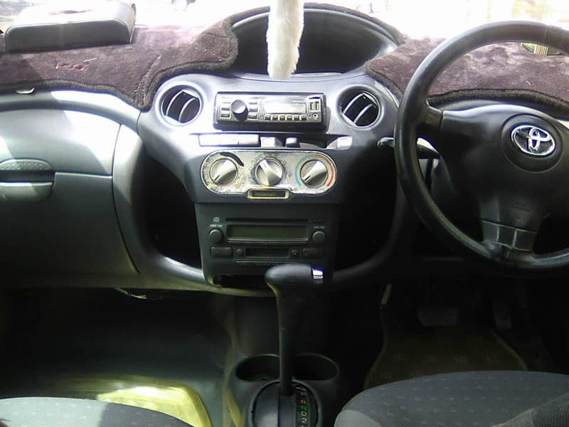 VITZ 2003/2006 AUTOMATIC METALLIC BLUE  BEHTREEN CONDITION 9