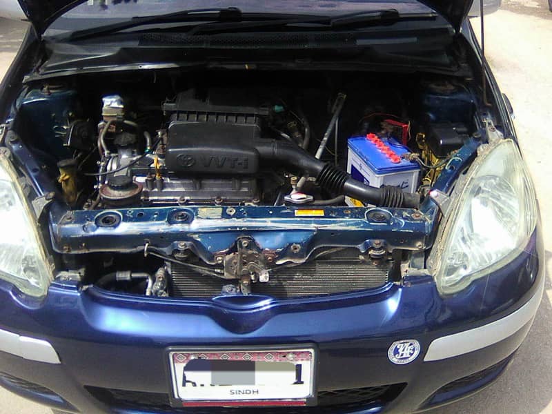 VITZ 2003/2006 AUTOMATIC METALLIC BLUE  BEHTREEN CONDITION 10