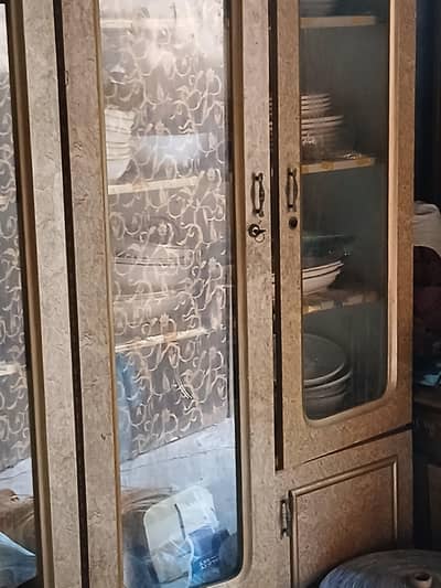 sells old furniture