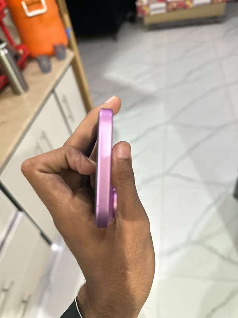 Apple iPhone 16 0