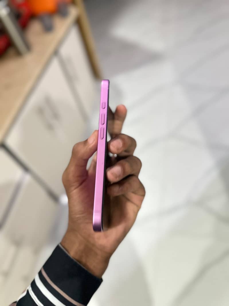Apple iPhone 16 1