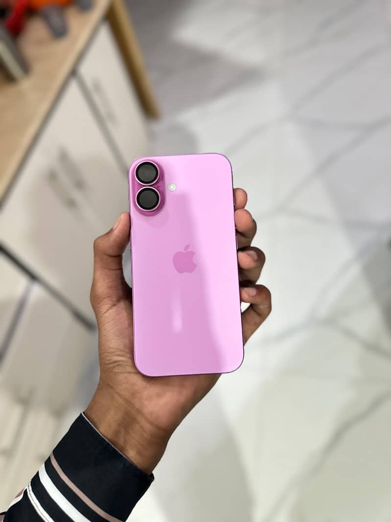 Apple iPhone 16 3