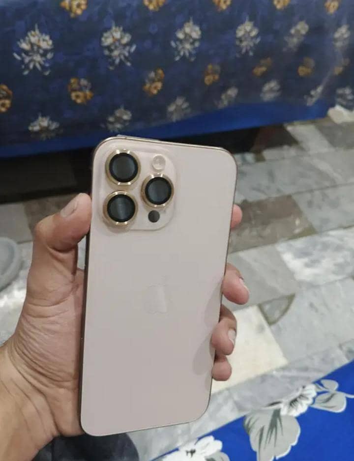 Apple iPhone 16 Pro Max 4