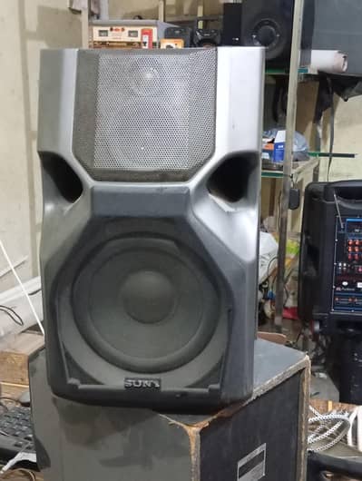 Aiwa Japani Amplifier and 2 Sony Speakers