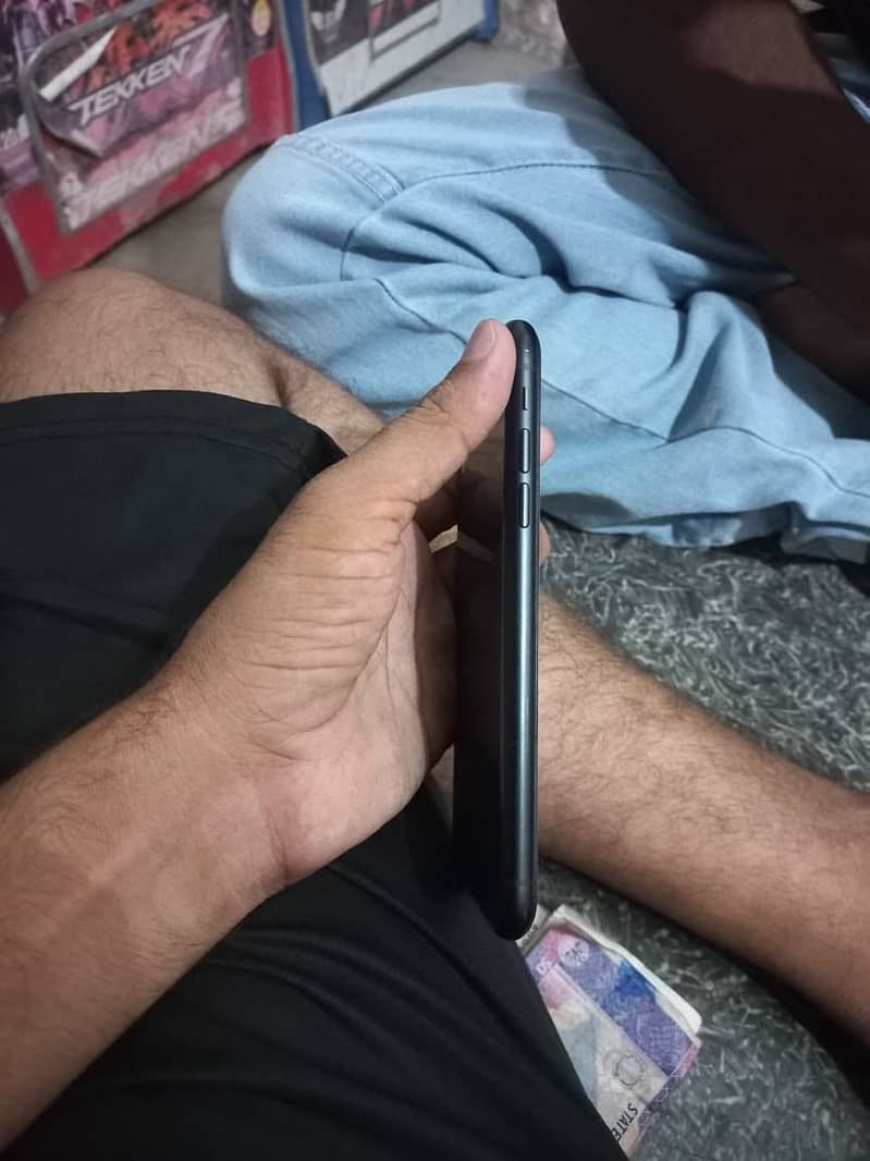 Apple iPhone XR 4