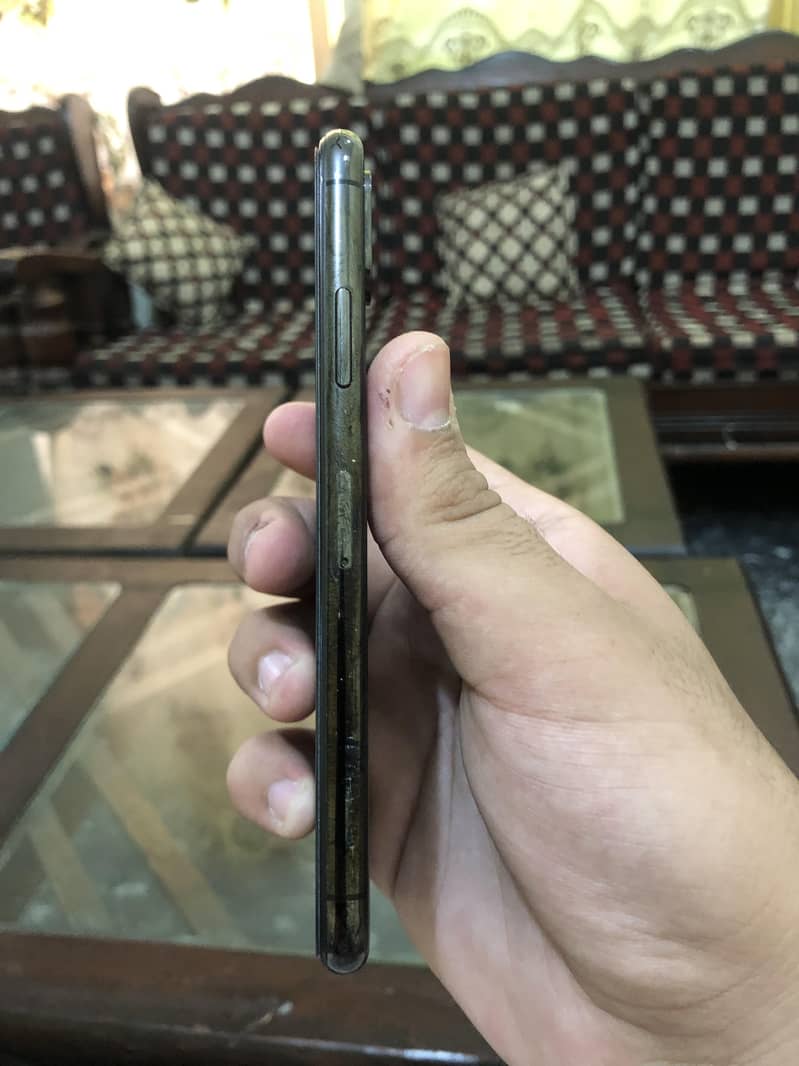 Apple iPhone XS 1