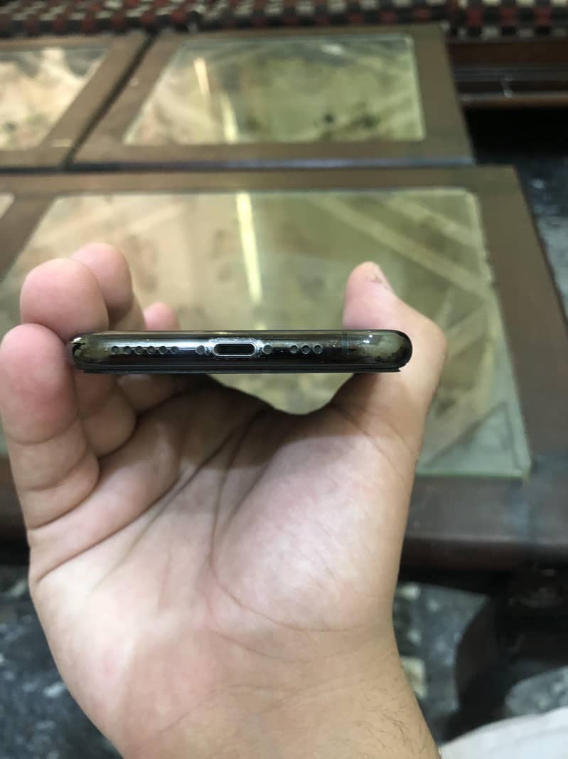 Apple iPhone XS 3