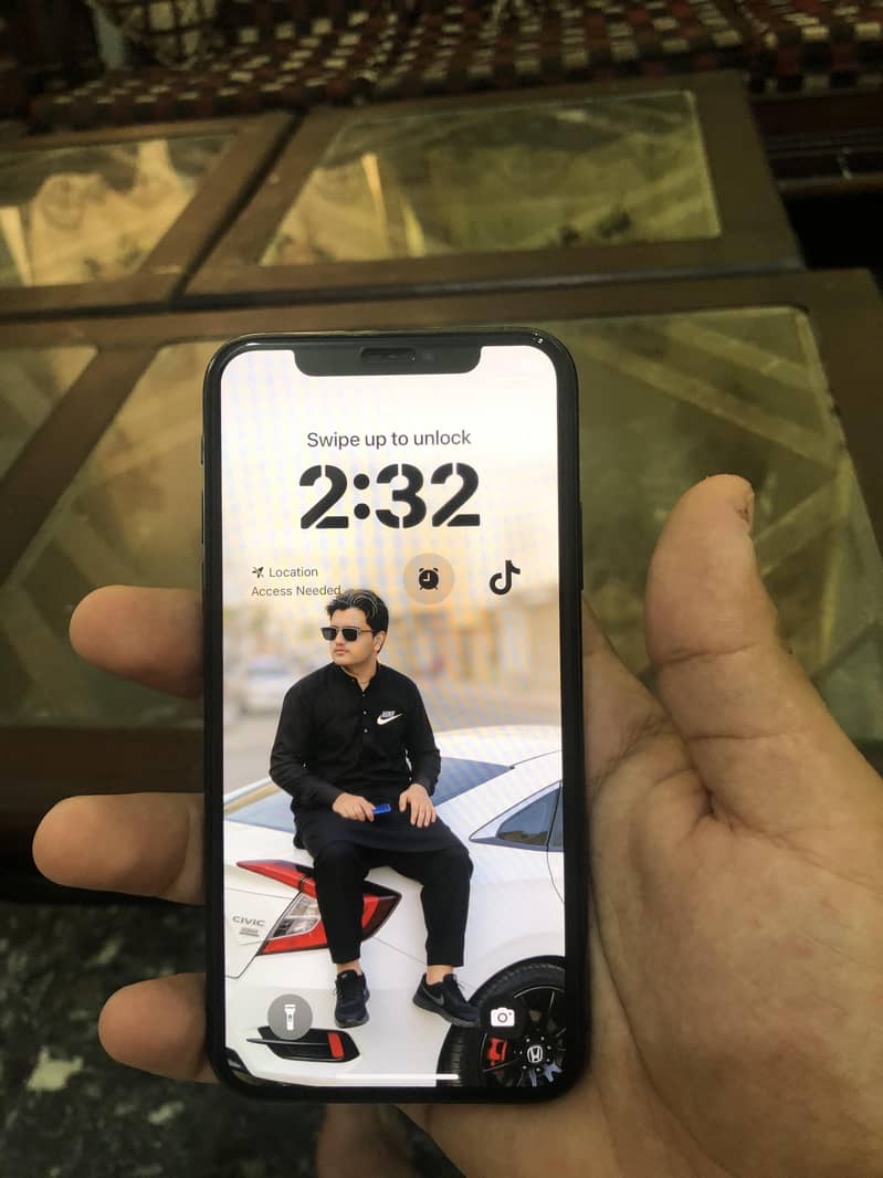 Apple iPhone XS 4