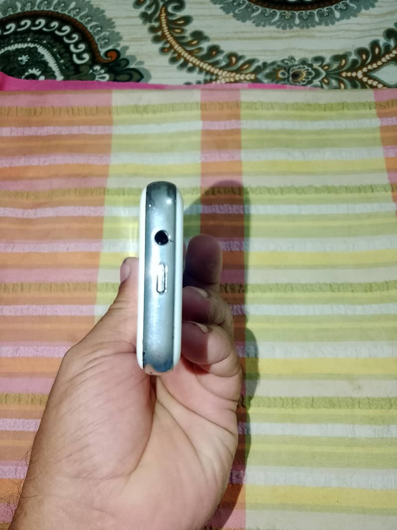 Nokia 8000 3