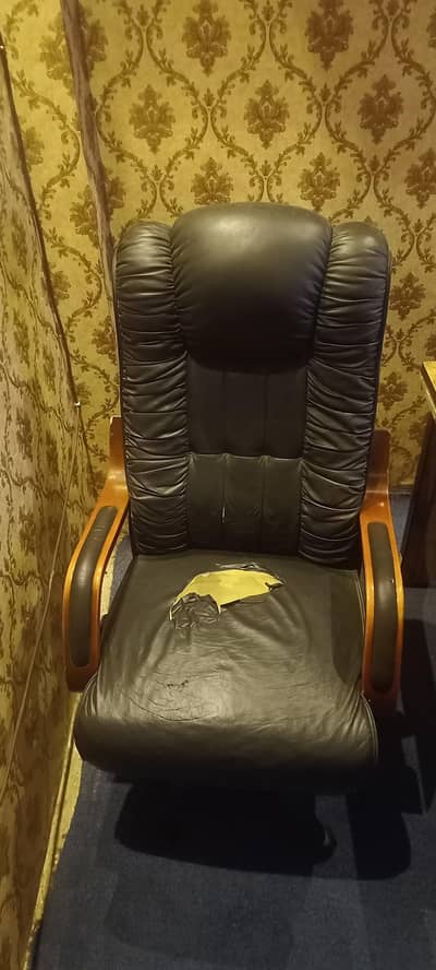 Executive Office Chair – Dharampura Lahore