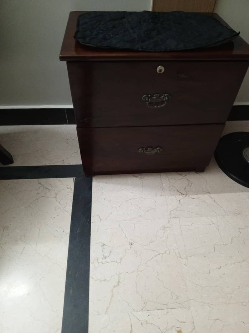 two single bed with side tables 6