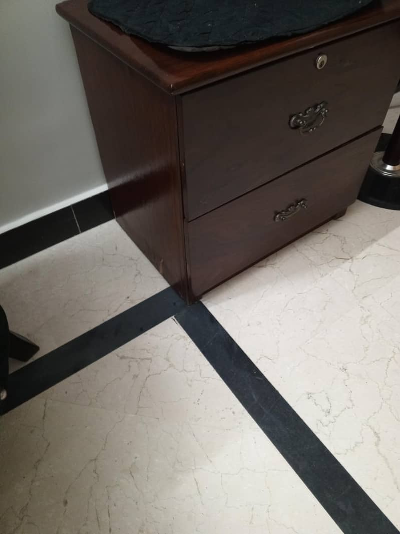 two single bed with side tables 8