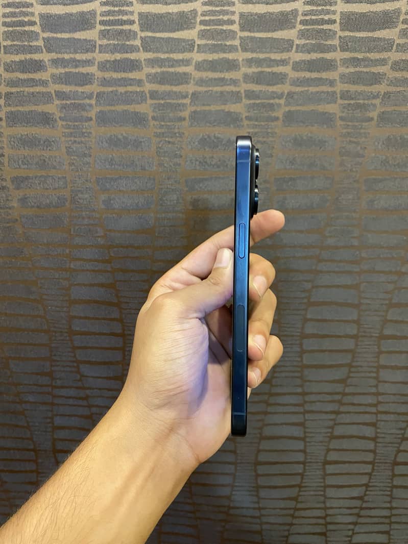 Apple iPhone 15 Pro Max 3