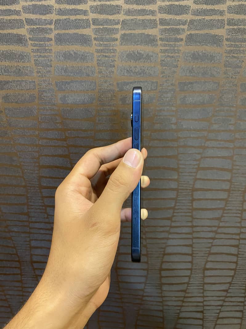 Apple iPhone 15 Pro Max 4