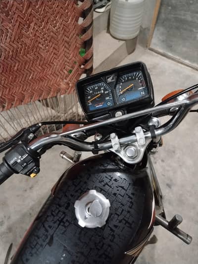 23 madal h 24 ka sitikar h BAO metrak mojy py hi mely ghi