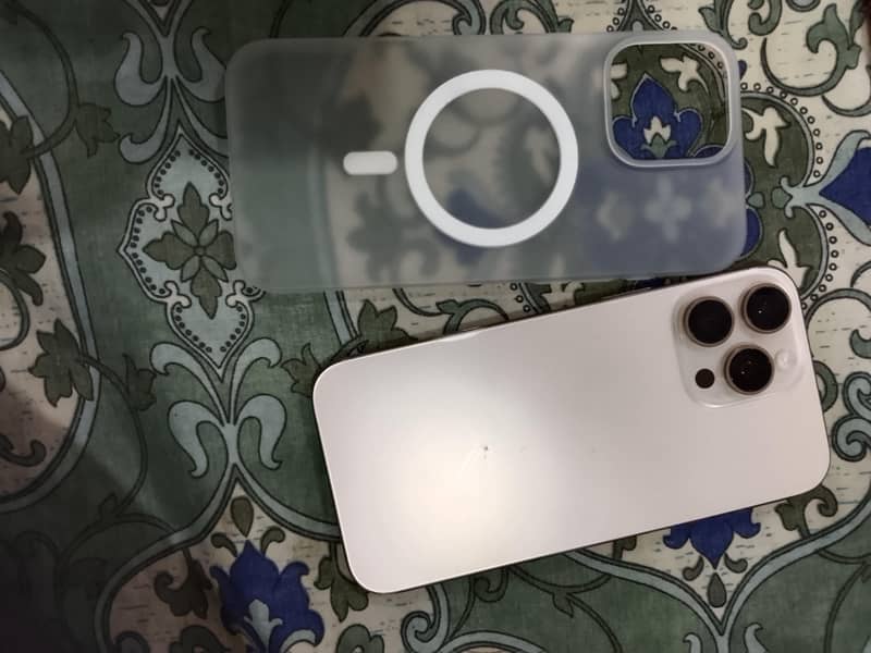 Apple iPhone 16 Pro Max 1