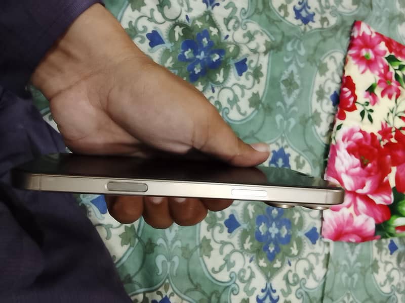 Apple iPhone 16 Pro Max 5
