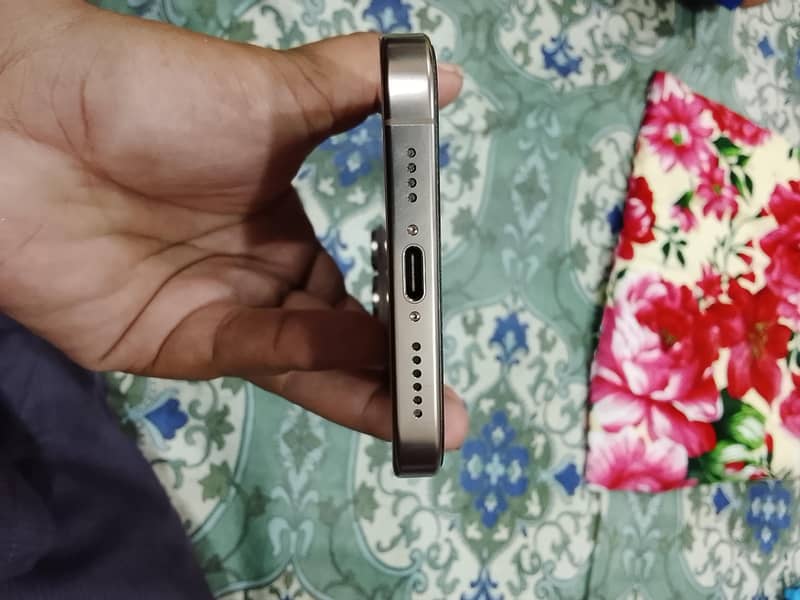 Apple iPhone 16 Pro Max 7