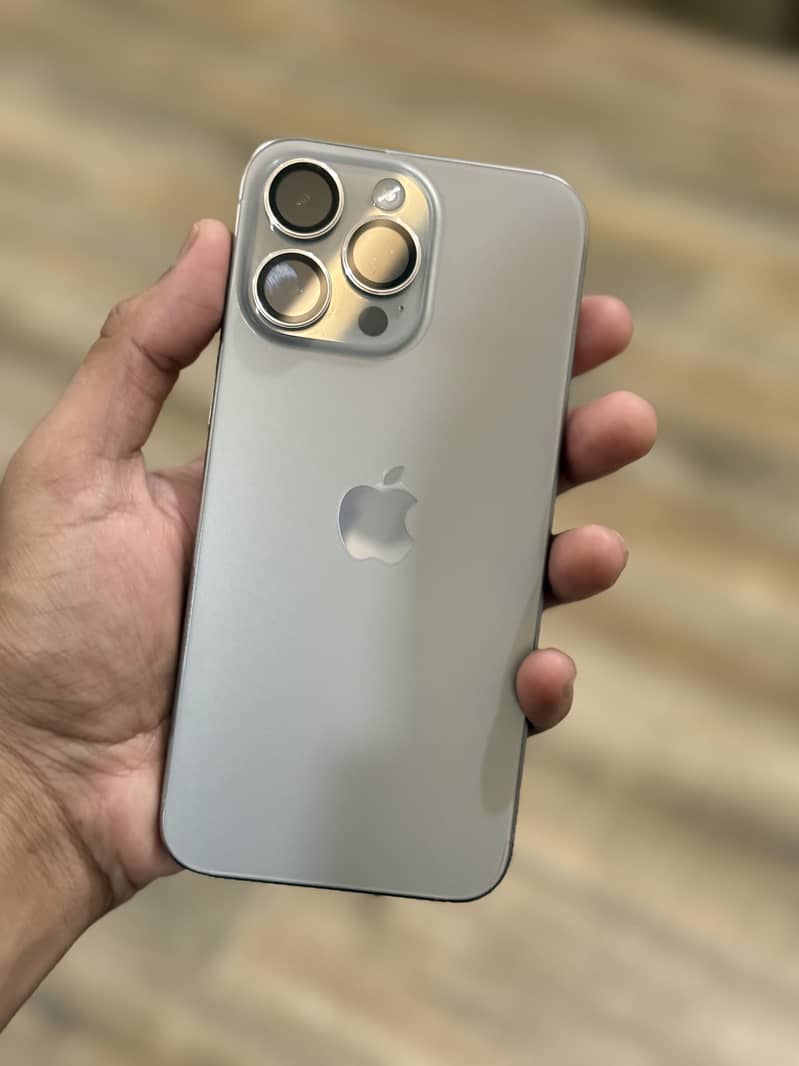 Apple iPhone 15 Pro Max 0