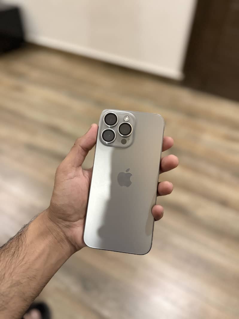 Apple iPhone 15 Pro Max 4