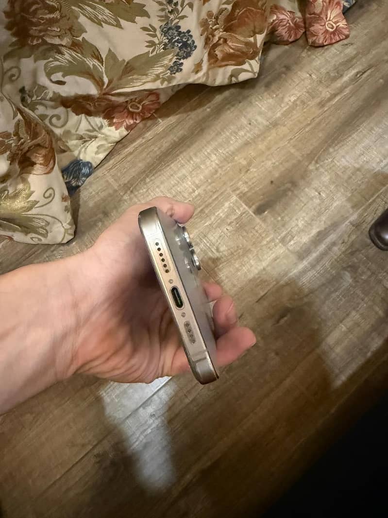 Apple iPhone 15 Pro Max 10