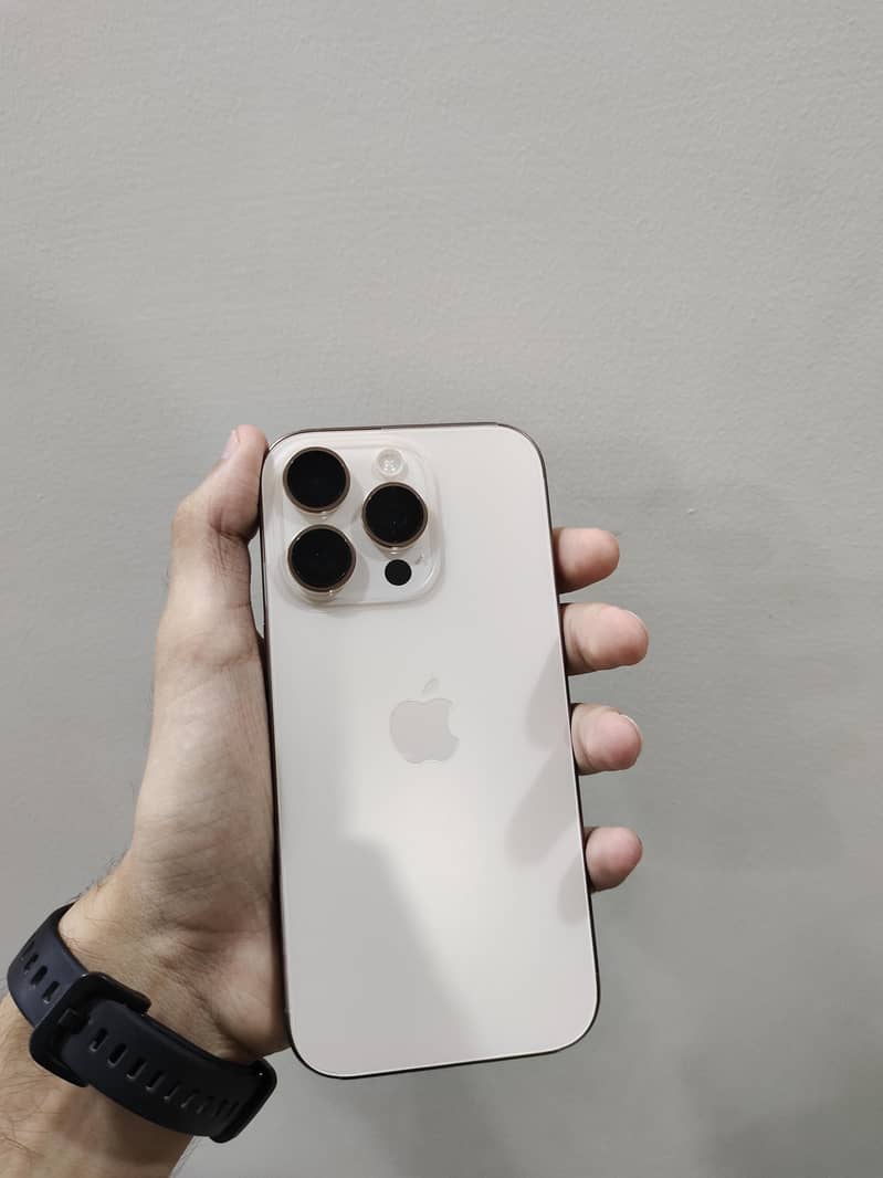 Apple iPhone 16 Pro 1