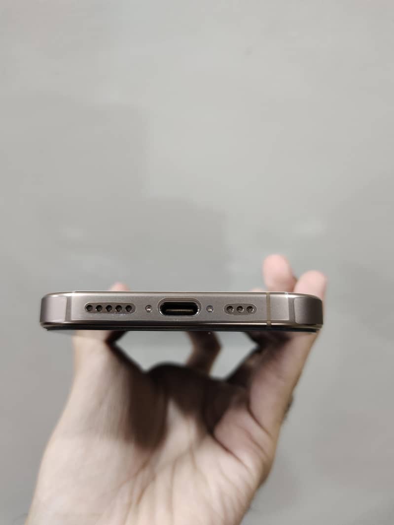 Apple iPhone 16 Pro 4