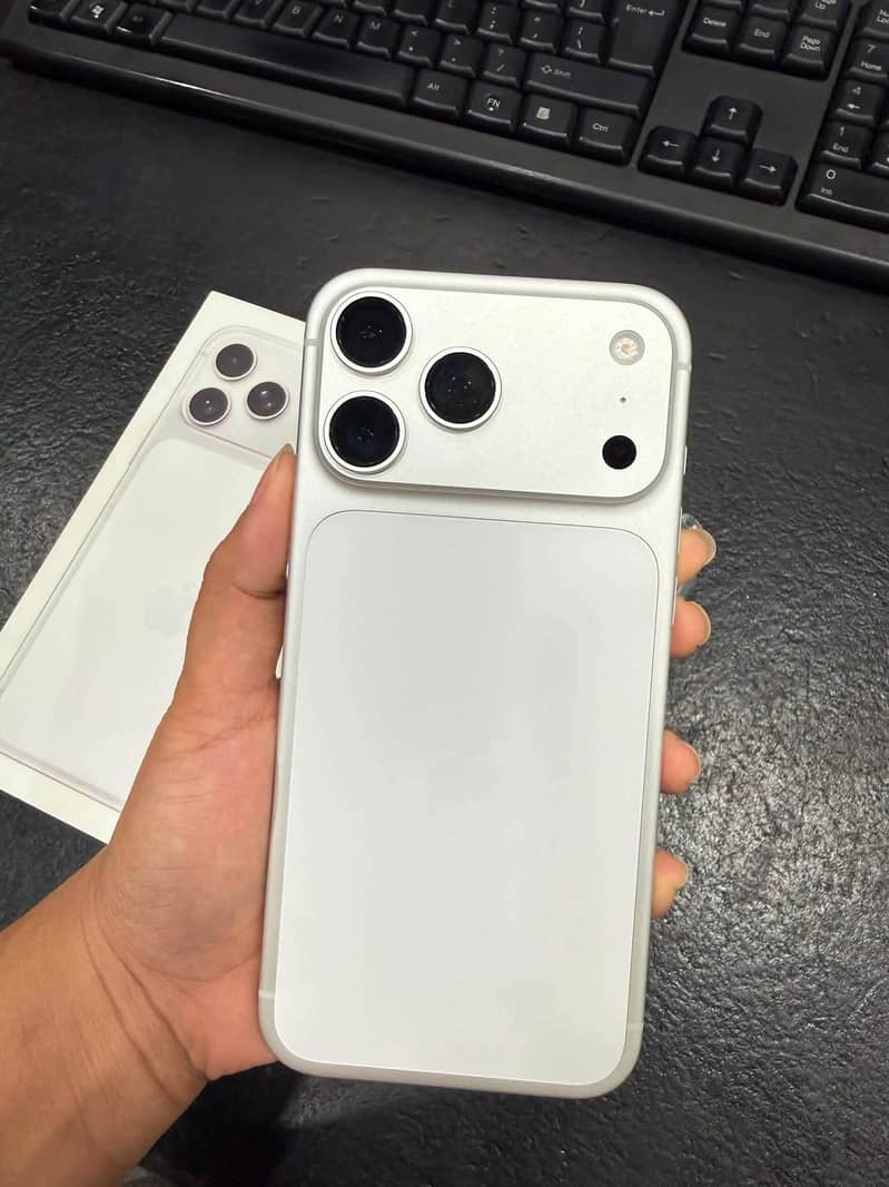 Apple iPhone 17 Pro Max 0