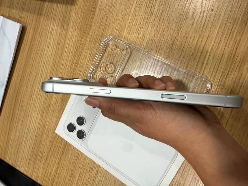 Apple iPhone 17 Pro Max 1