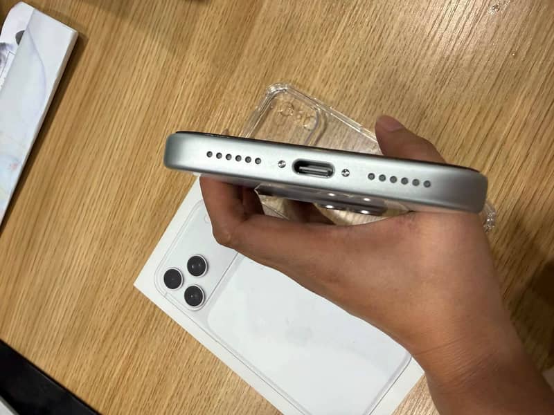 Apple iPhone 17 Pro Max 2